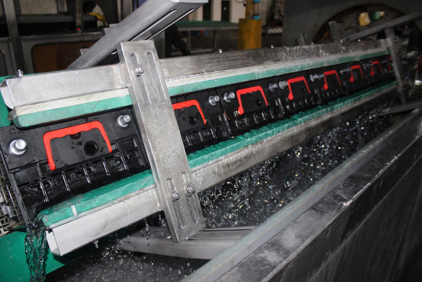 Analysis on the Cause of Lead-acid Battery Leakage