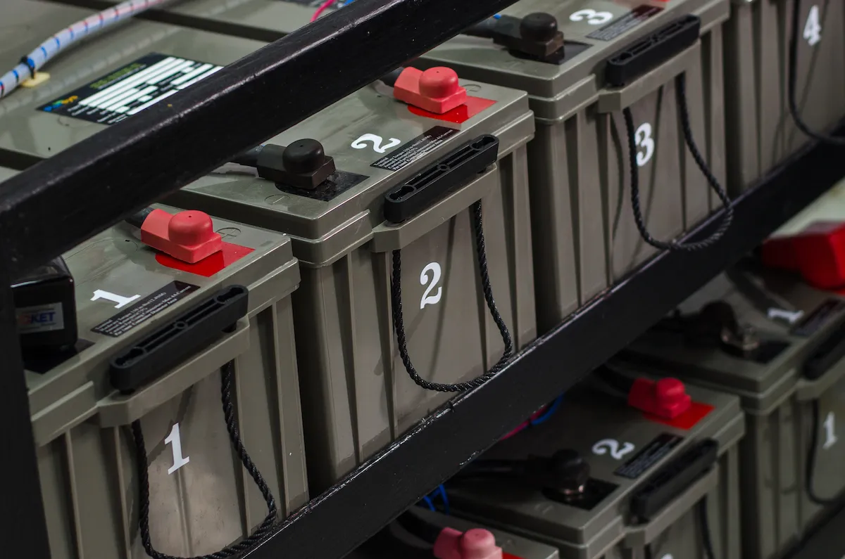 Flooded Lead-Acid Batteries in Off-Grid Power Systems